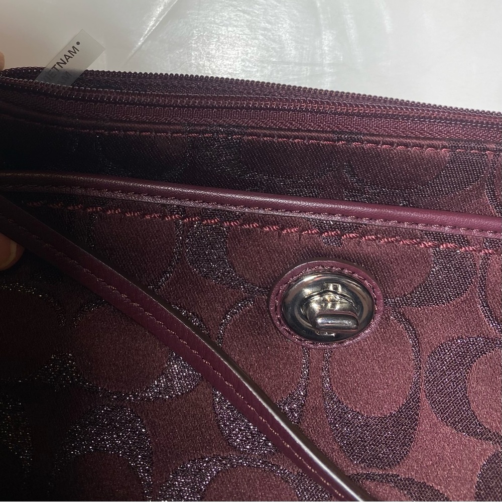 Coach Burgundy Merlot Signature Jacquard Zip Wristlet Turn Lock - Picture 11 of 11